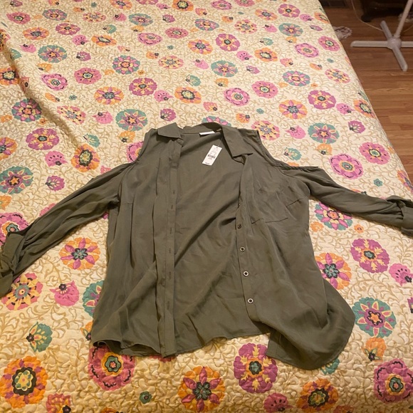 New York & Company Cold Shoulder - Picture 4 of 4